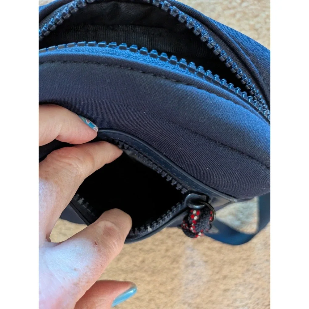 Tommy Hilfiger Navy Blue Neoprene Crossbody Bag Messenger Sporty Purse